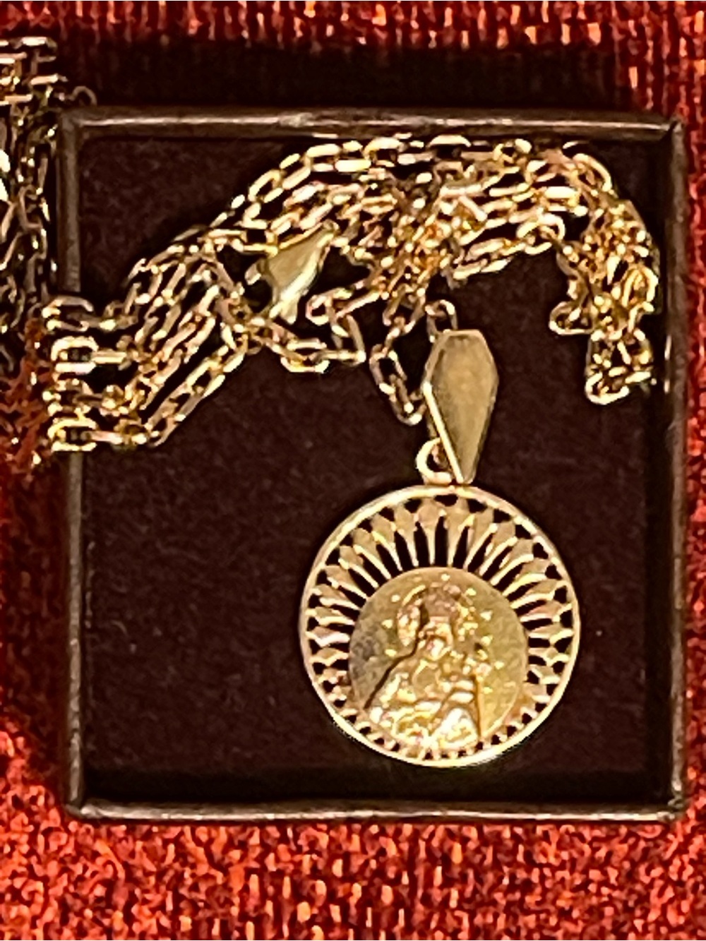 10k solid yellow gold Catholic Madonna with Child pendant necklace